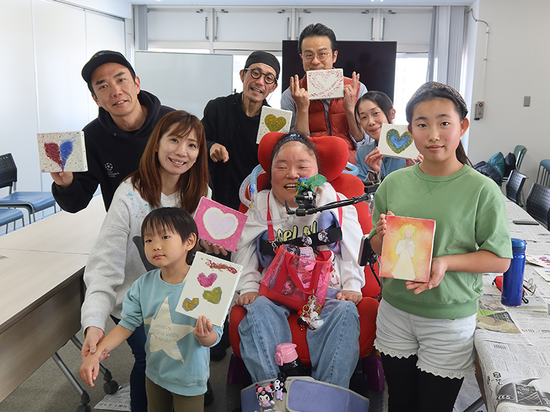 アースデイ東京メインビジュアル創作のために　口筆画家　岡部彩さんとワークショップ